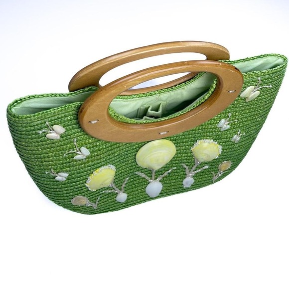 Green woven straw tote bag with handmade shell‎ butterfly design wooden handle - Picture 3 of 8